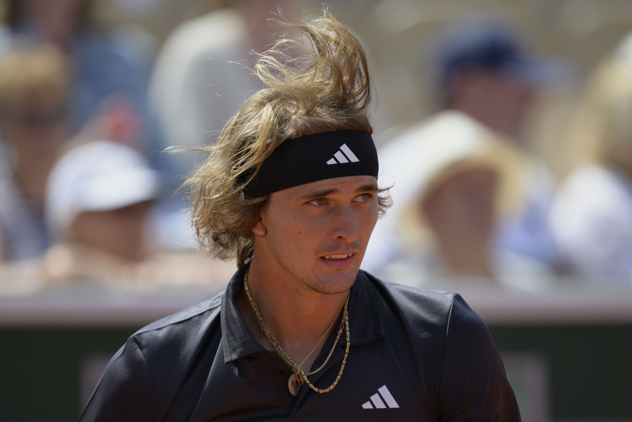 米兰体育官网-包含世界网球队力克法国网球队，兹维列夫统治全场的词条