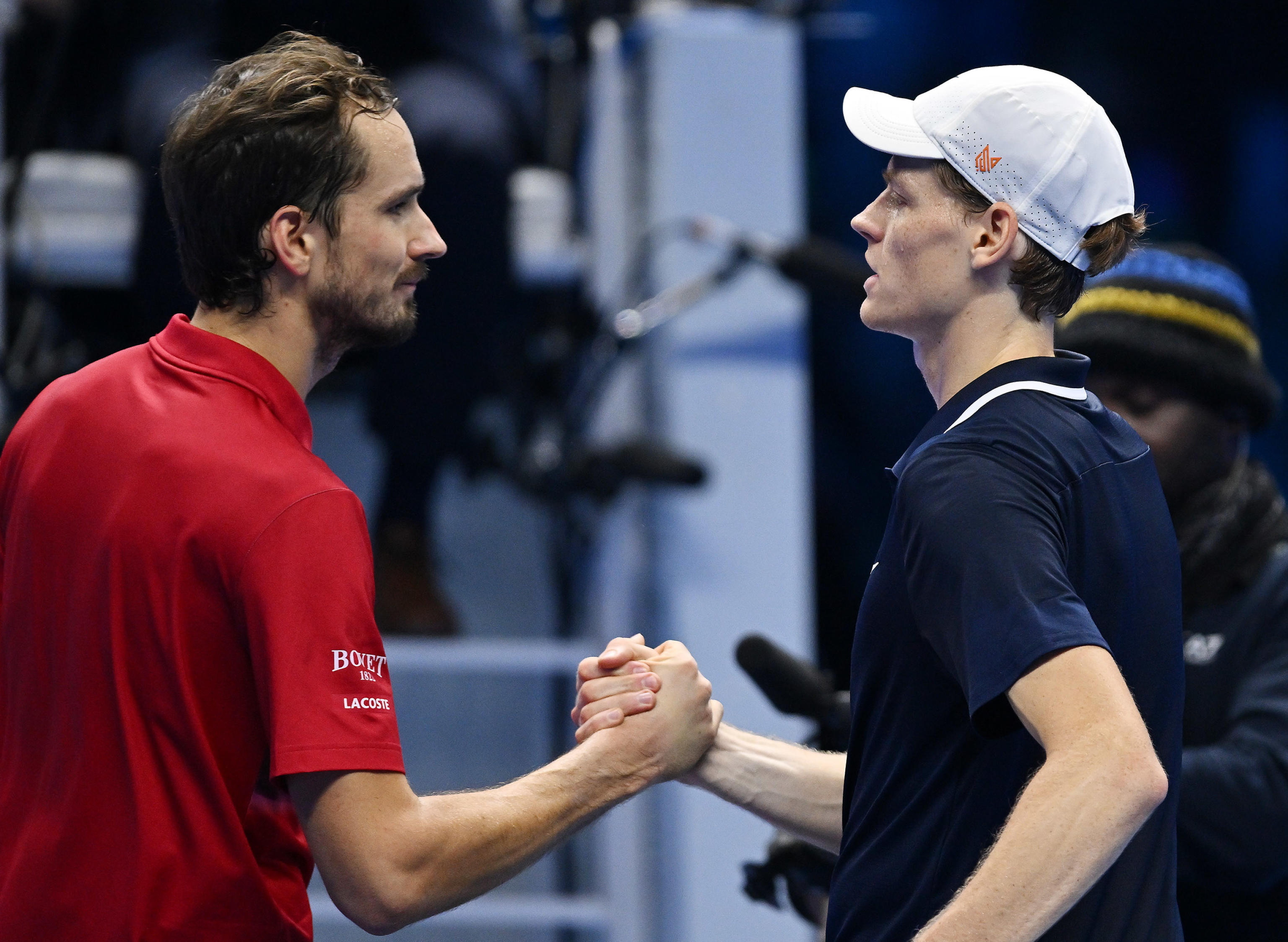 米兰体育下载-世界网球队鏖战日本网球队，梅德韦杰夫三分雨点燃全场的简单介绍