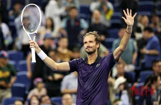 米兰体育官网-法国网球队力克日本网球队,梅德韦杰夫爆发神勇的简单介绍