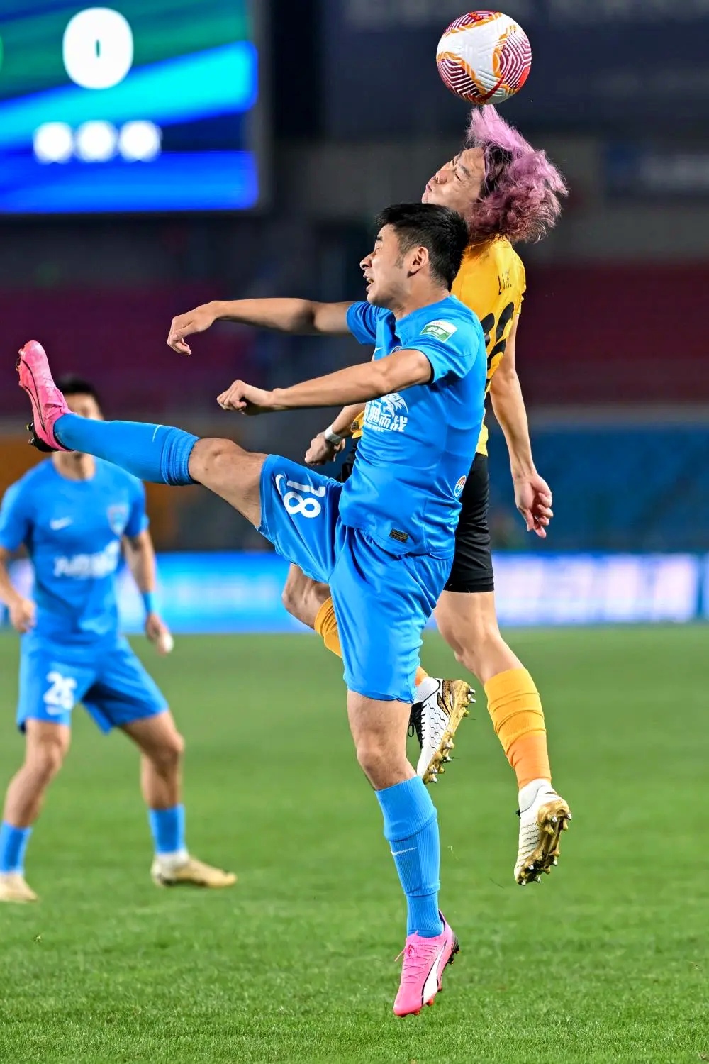 包含豪门对决战况：球队展现出色技战术收获胜利的词条