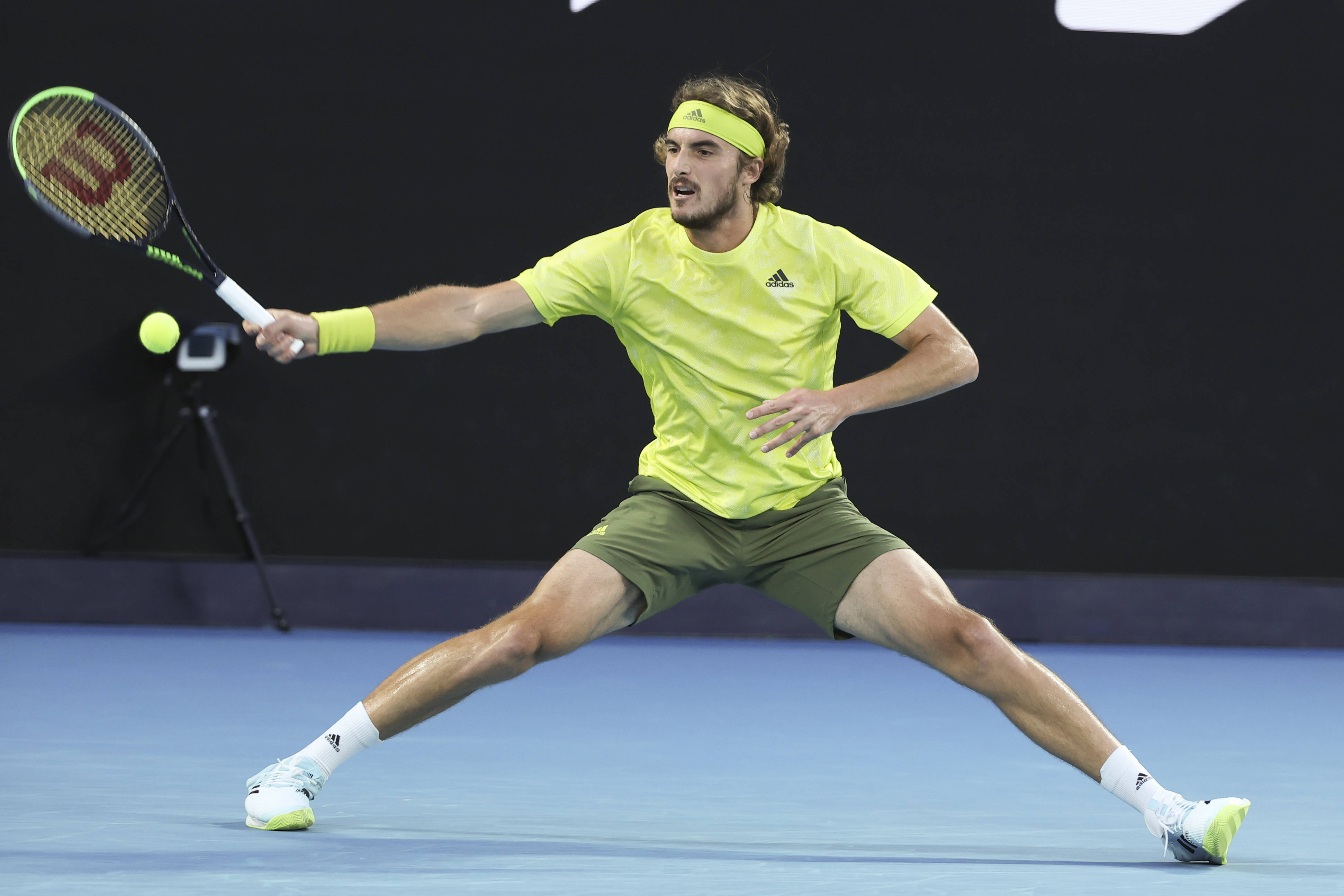 中国米兰体育-澳网完胜戴维斯杯，西西帕斯高光表现的简单介绍