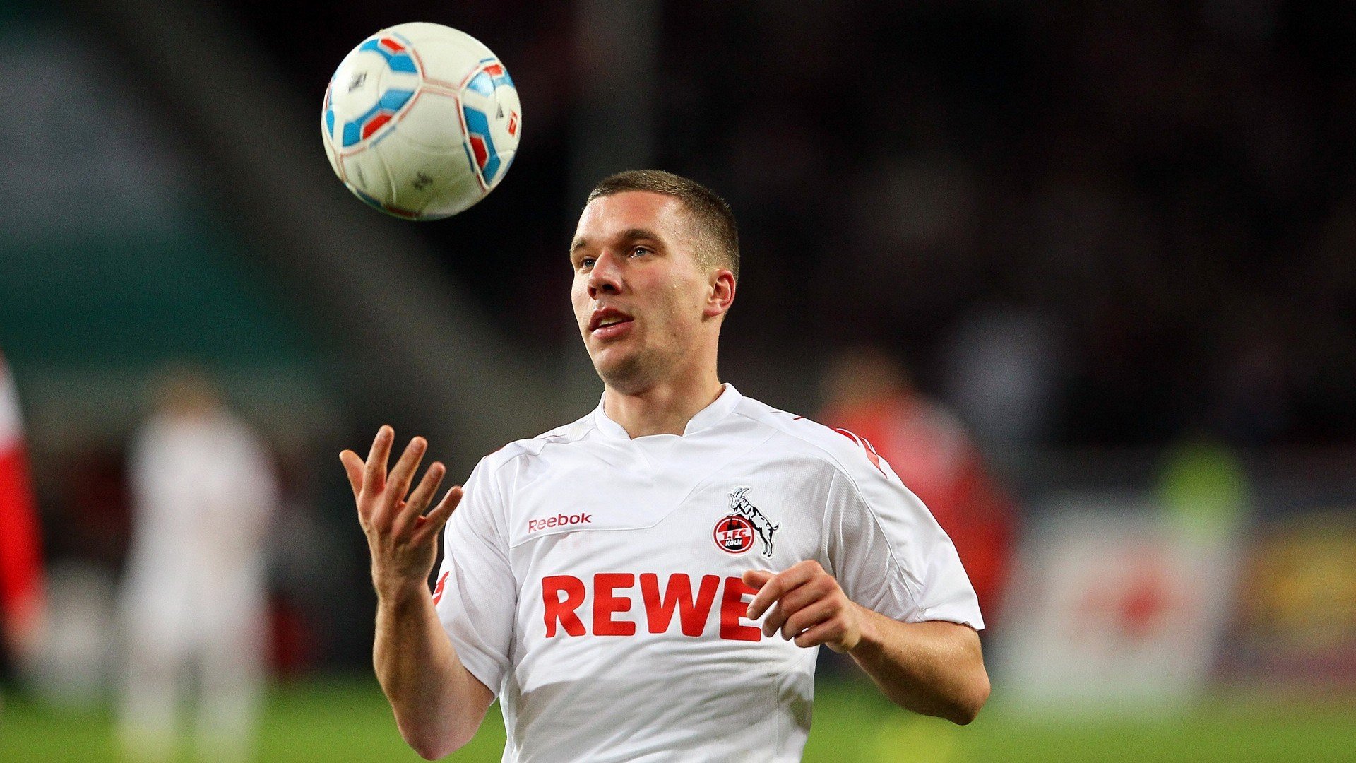 ac米兰-赛道上的逆袭与燃烧，红牛二队翻盘雷诺，勒克莱尔状态引爆F1赛场