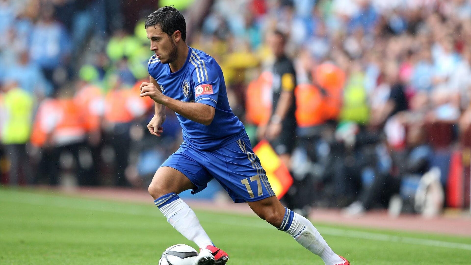 引擎的咆哮与王者的加冕，汉密尔顿如何驾驶法拉利碾压雷诺车队