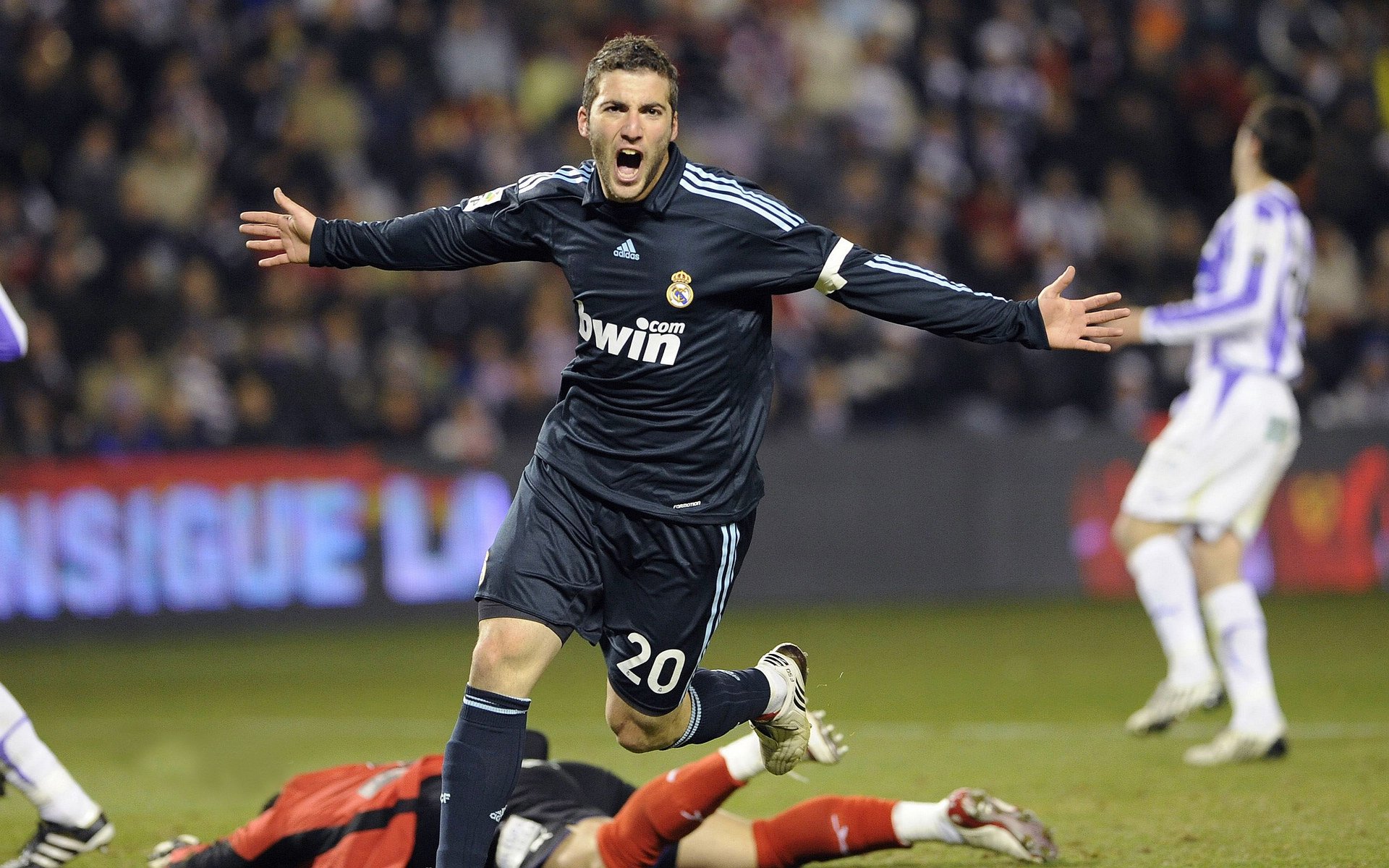 美网险胜温网，鲁德点燃赛场，定义网球新纪元